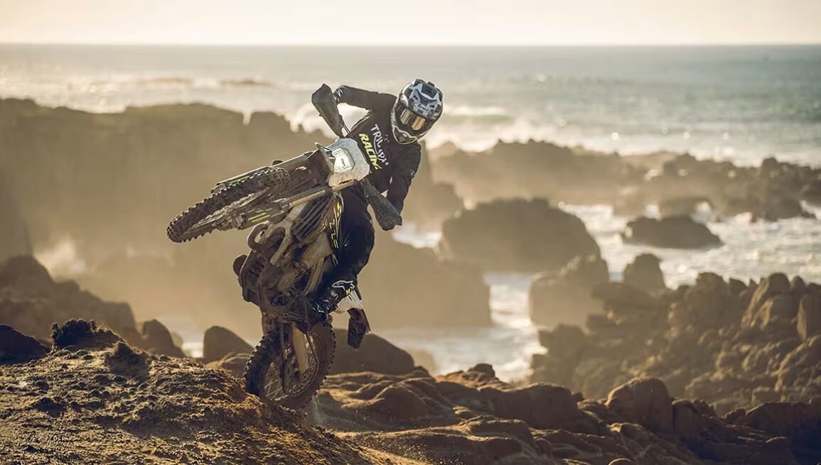 Descubre la Triumph TF 250‑E y TF 450‑E: diseño ligero, tecnología punta y rendimiento extremo para enduro. Disponible en 2025.